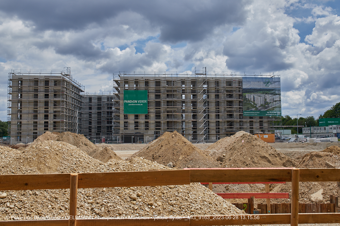 28.06.2023 - Baustelle Alexisquartier - neue DEMOS-Hinweisschilder 28.06.2023 - Baustelle Alexisquartier - neue DEMOS-Hinweisschilder